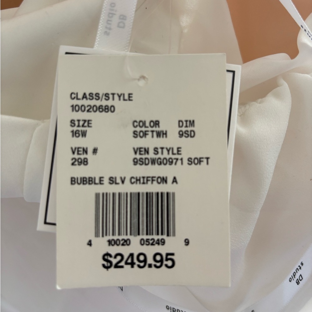 DB STUDIO
Bubble Sleeve Georgette V-Neck Wedding Dress
STYLE# SDWG0971. Size 16w - Picture 8 of 16
